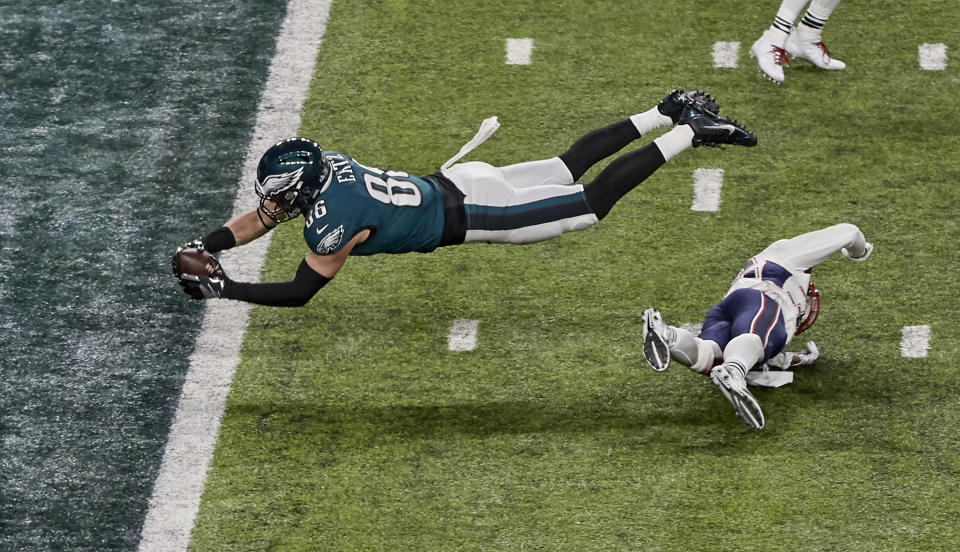 Philadelphia Eagles tight end Zach Ertz scores the game-winning touchdown in last season's Super Bowl. (AP)