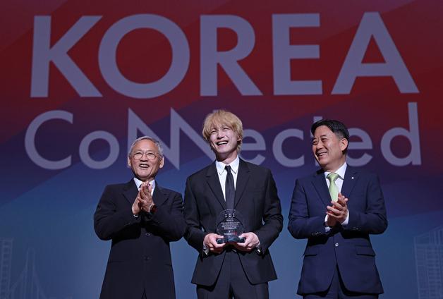 사카구치 켄타로도 반했다…오사카 엑스포 한국의 날 4만5천명 몰려
