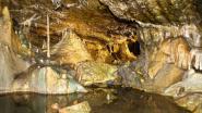 Vlaming bevrijd die urenlang vastzat in 75 meter diepe grot