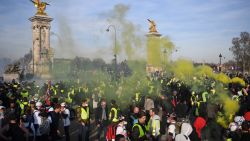 Nog 40.000 ‘gele hesjes’ op straat in Frankrijk